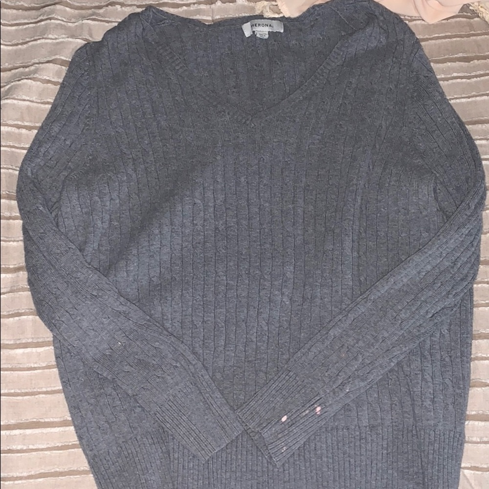 Grey sweatshirt